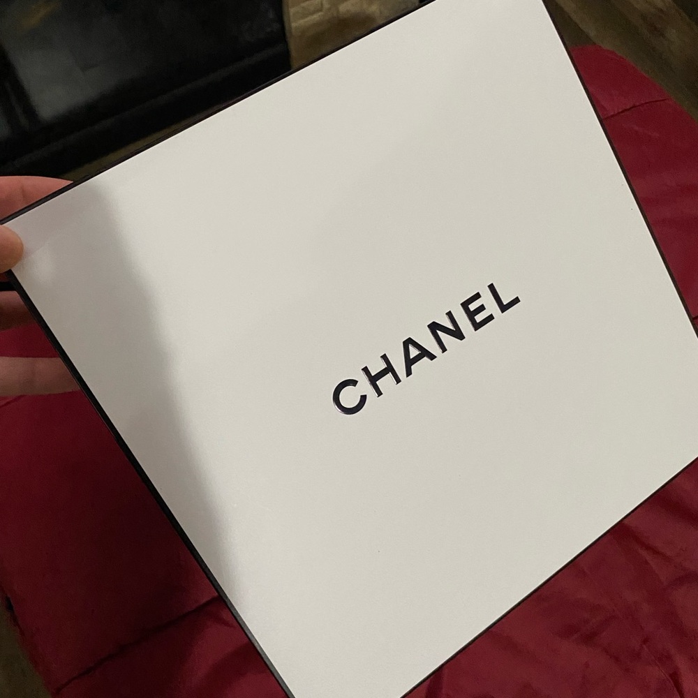 Chanel - Picture 2 of 12